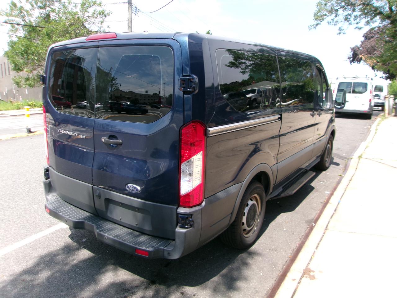 Ford Transit 150 Wagon Low Roof XL w/Sliding Pass. 130-in. WB 2018