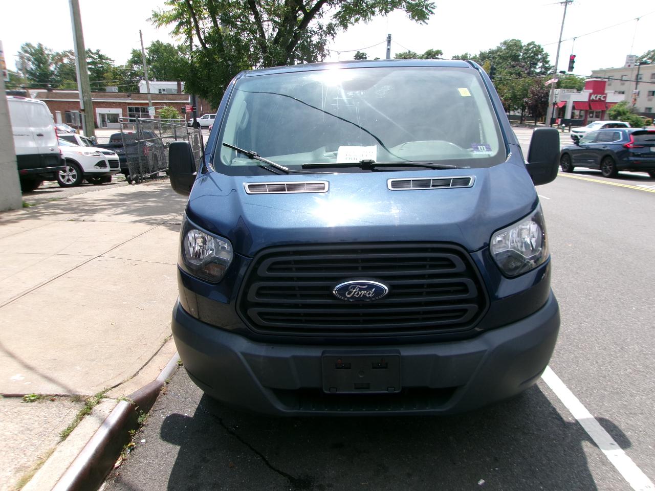Ford Transit 150 Wagon Low Roof XL w/Sliding Pass. 130-in. WB 2018