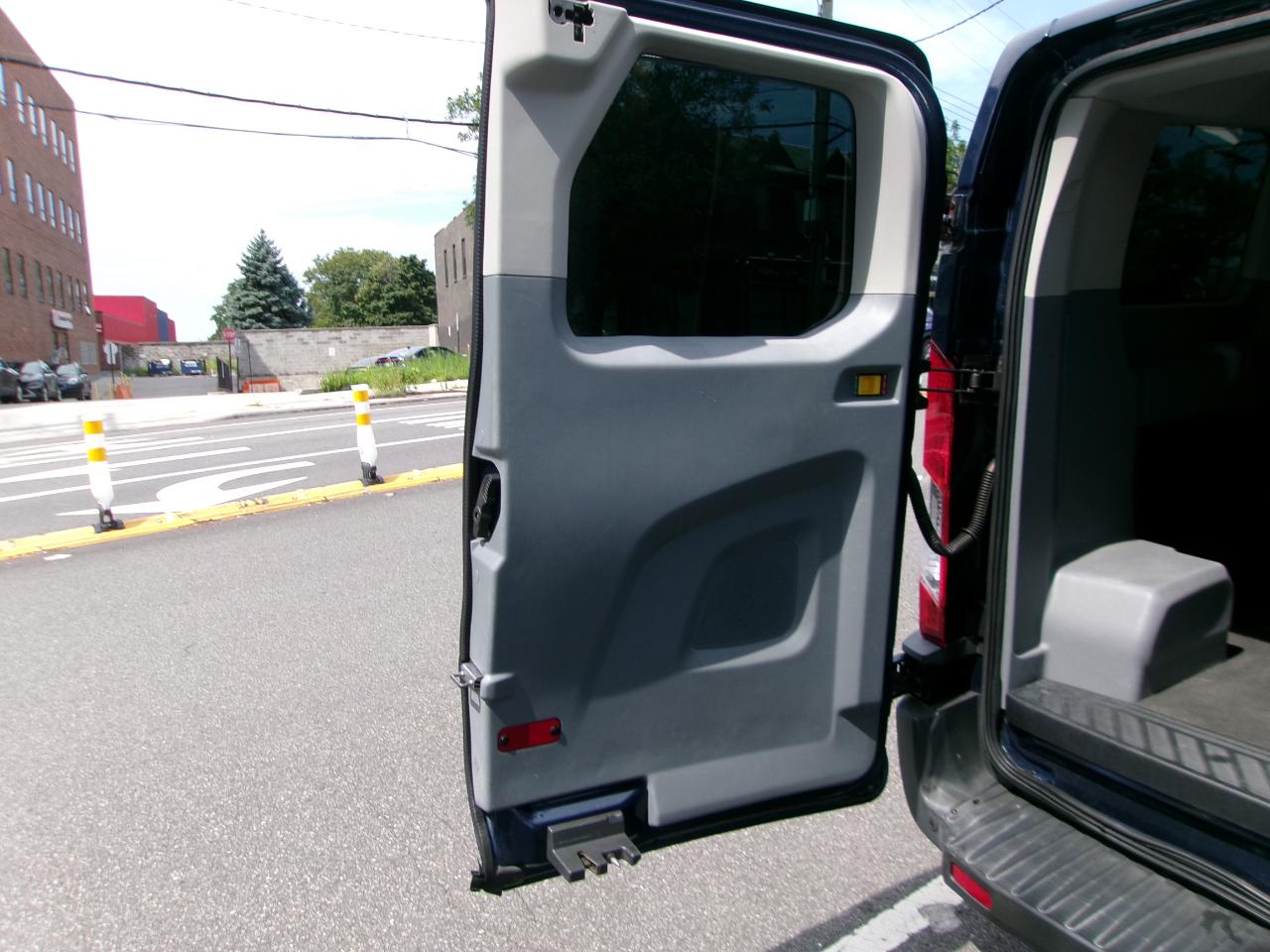 Ford Transit 150 Wagon Low Roof XL w/Sliding Pass. 130-in. WB 2018