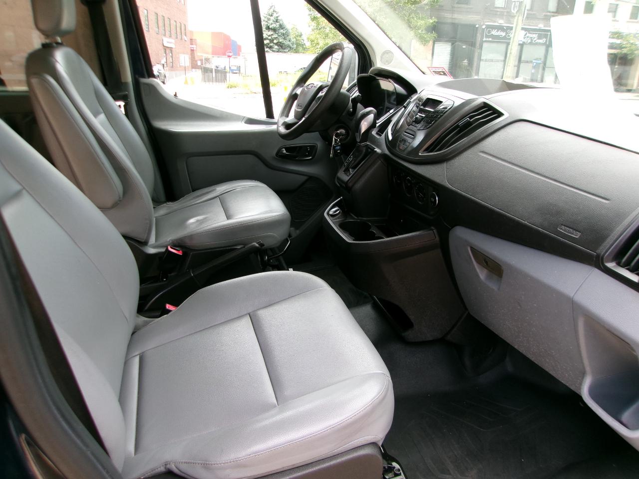 Ford Transit 150 Wagon Low Roof XL w/Sliding Pass. 130-in. WB 2018