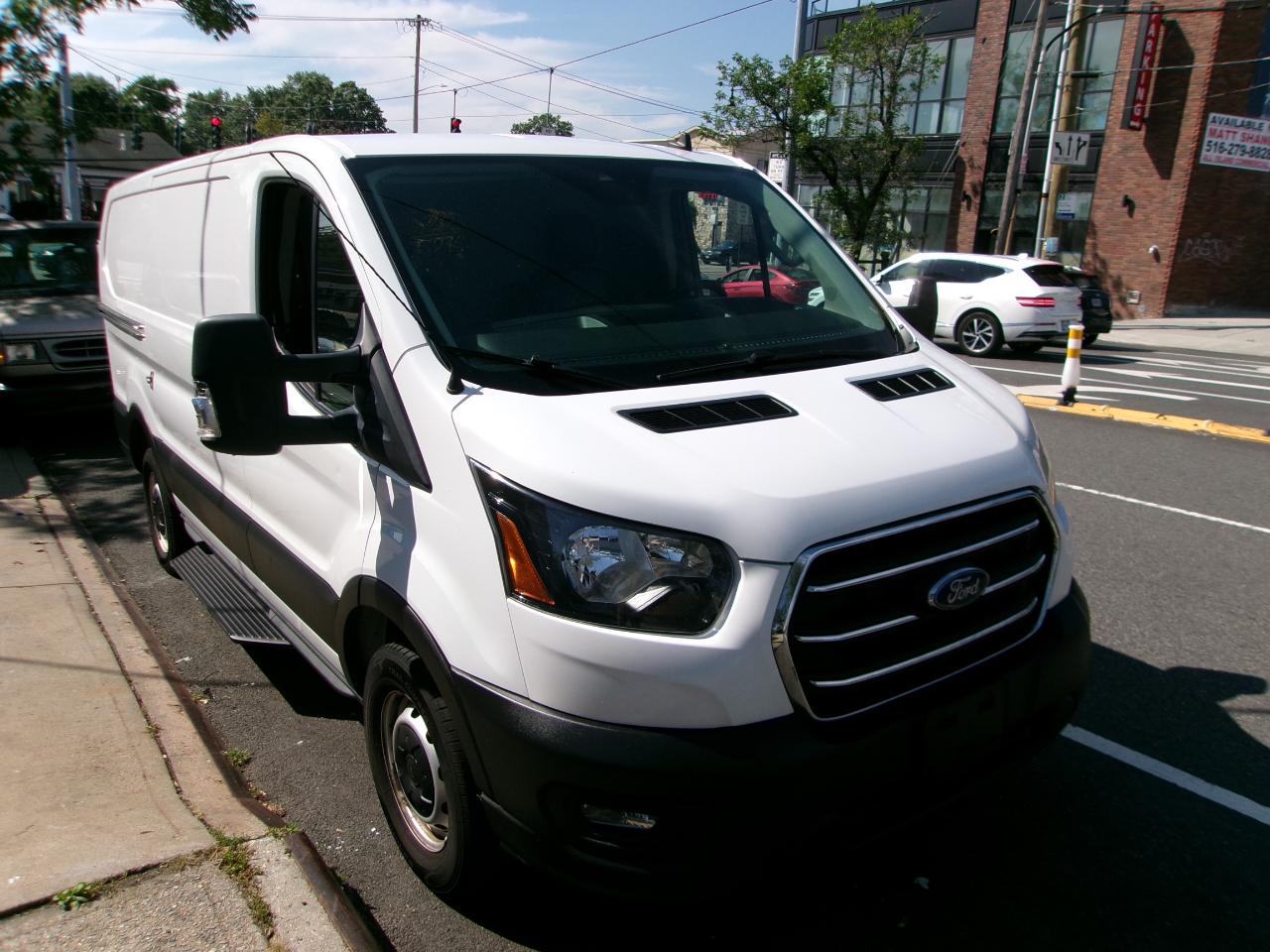 Ford Transit 250 Van Low Roof w/Sliding Pass. 130-in. WB 2020