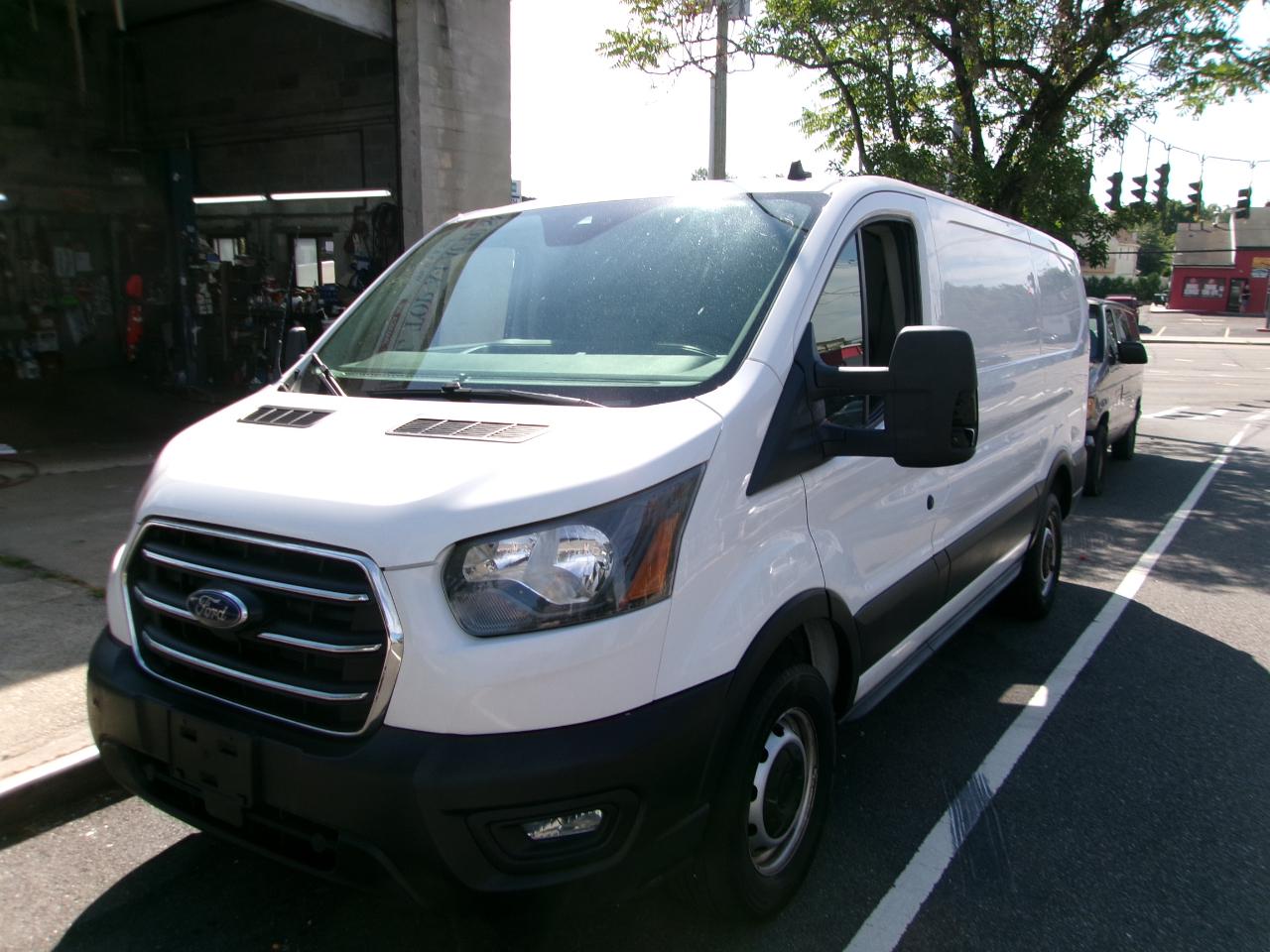 Ford Transit 250 Van Low Roof w/Sliding Pass. 130-in. WB 2020