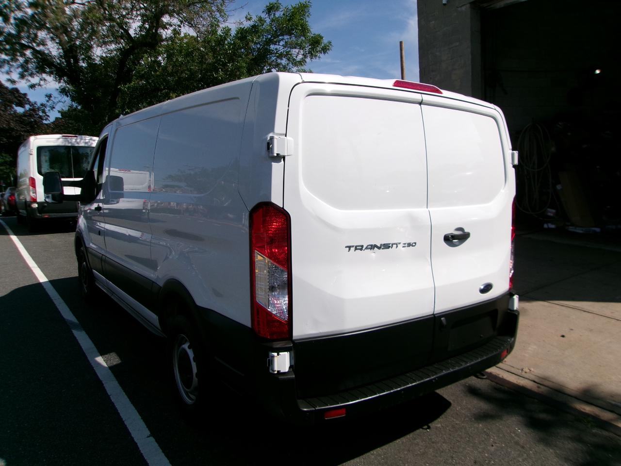 Ford Transit 250 Van Low Roof w/Sliding Pass. 130-in. WB 2020
