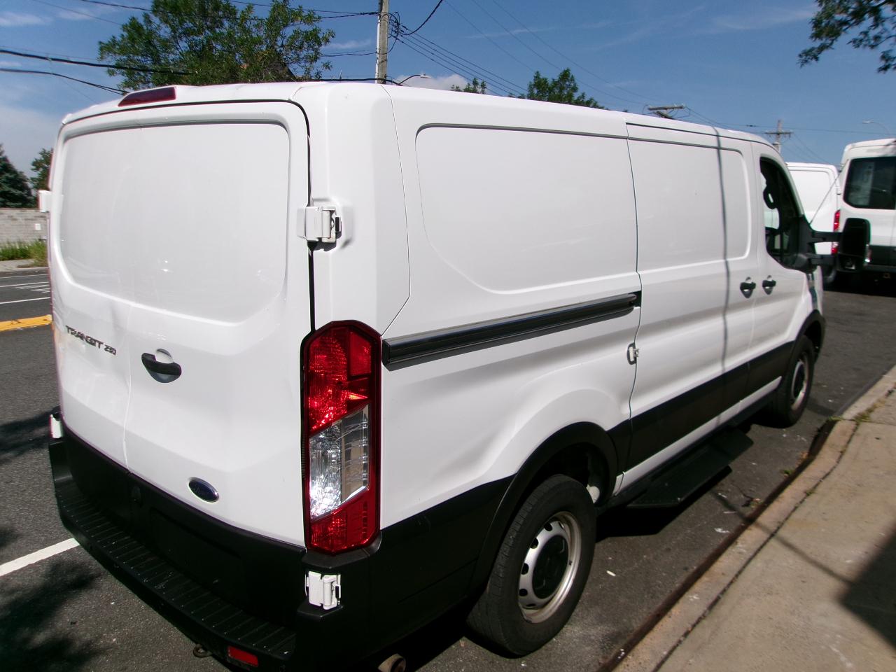 Ford Transit 250 Van Low Roof w/Sliding Pass. 130-in. WB 2020