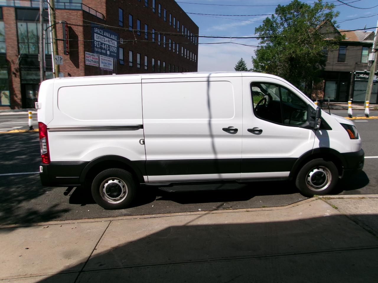 Ford Transit 250 Van Low Roof w/Sliding Pass. 130-in. WB 2020