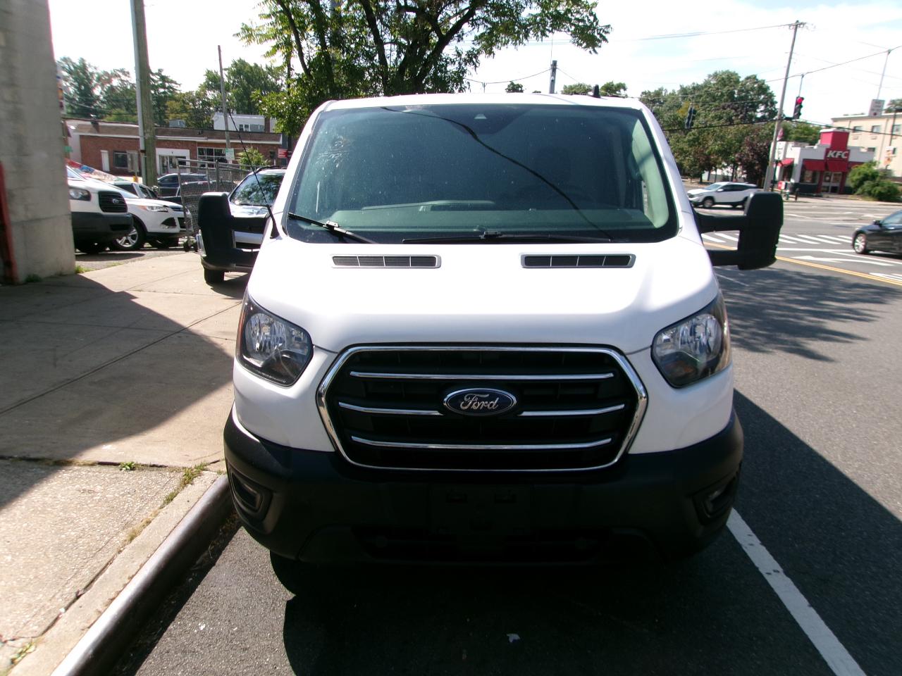 Ford Transit 250 Van Low Roof w/Sliding Pass. 130-in. WB 2020