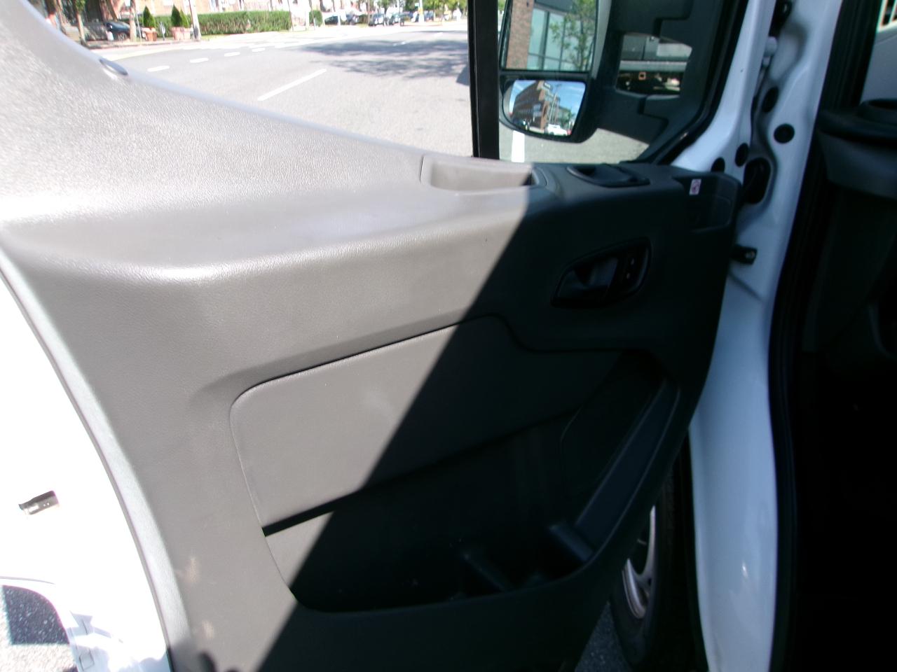 Ford Transit 250 Van Low Roof w/Sliding Pass. 130-in. WB 2020