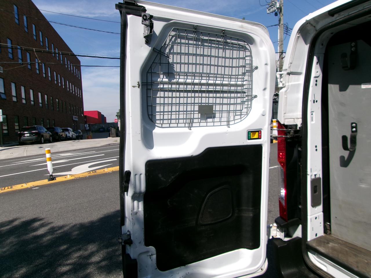 Ford Transit 250 Van Low Roof w/Sliding Pass. 130-in. WB 2020