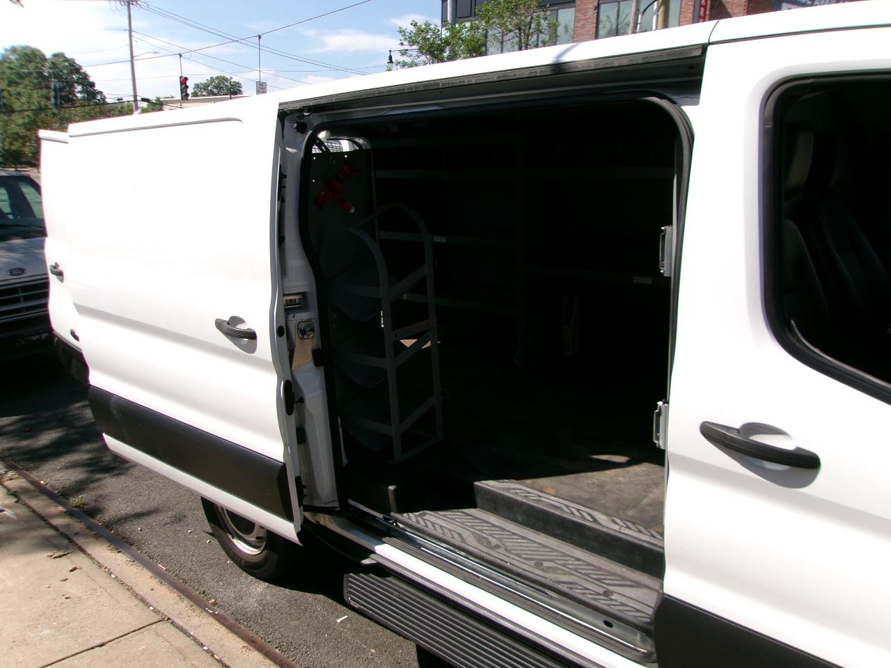 Ford Transit 250 Van Low Roof w/Sliding Pass. 130-in. WB 2020