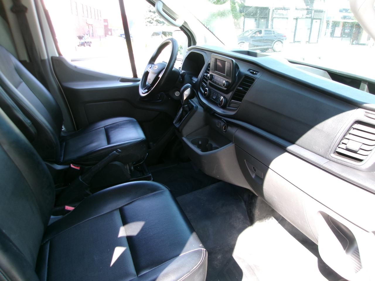 Ford Transit 250 Van Low Roof w/Sliding Pass. 130-in. WB 2020