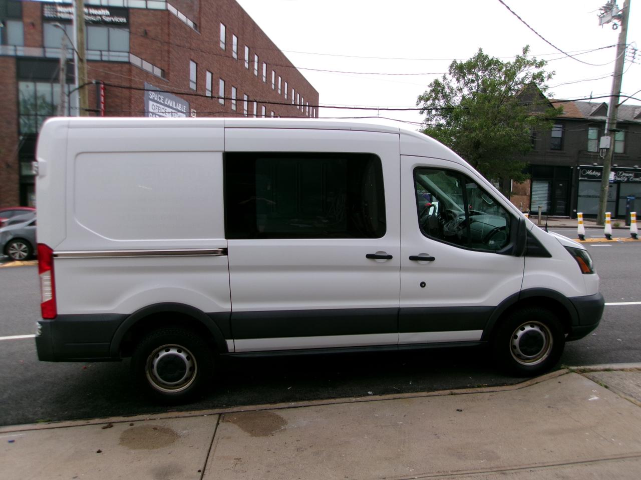Ford Transit 250 Van Med. Roof w/Sliding Pass. 130-in. WB 2016