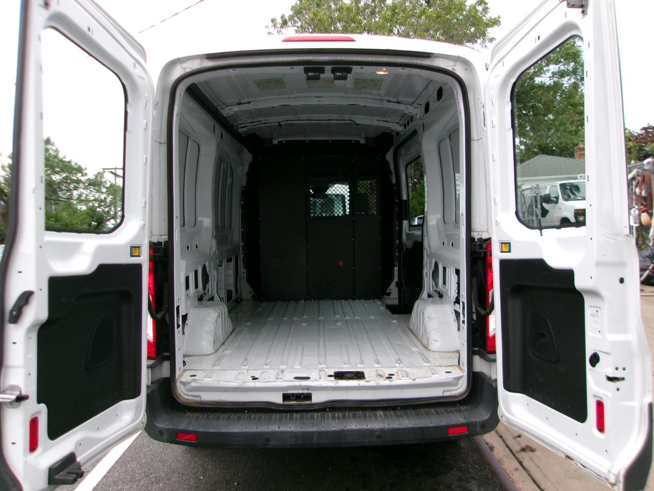 Ford Transit 250 Van Med. Roof w/Sliding Pass. 130-in. WB 2016