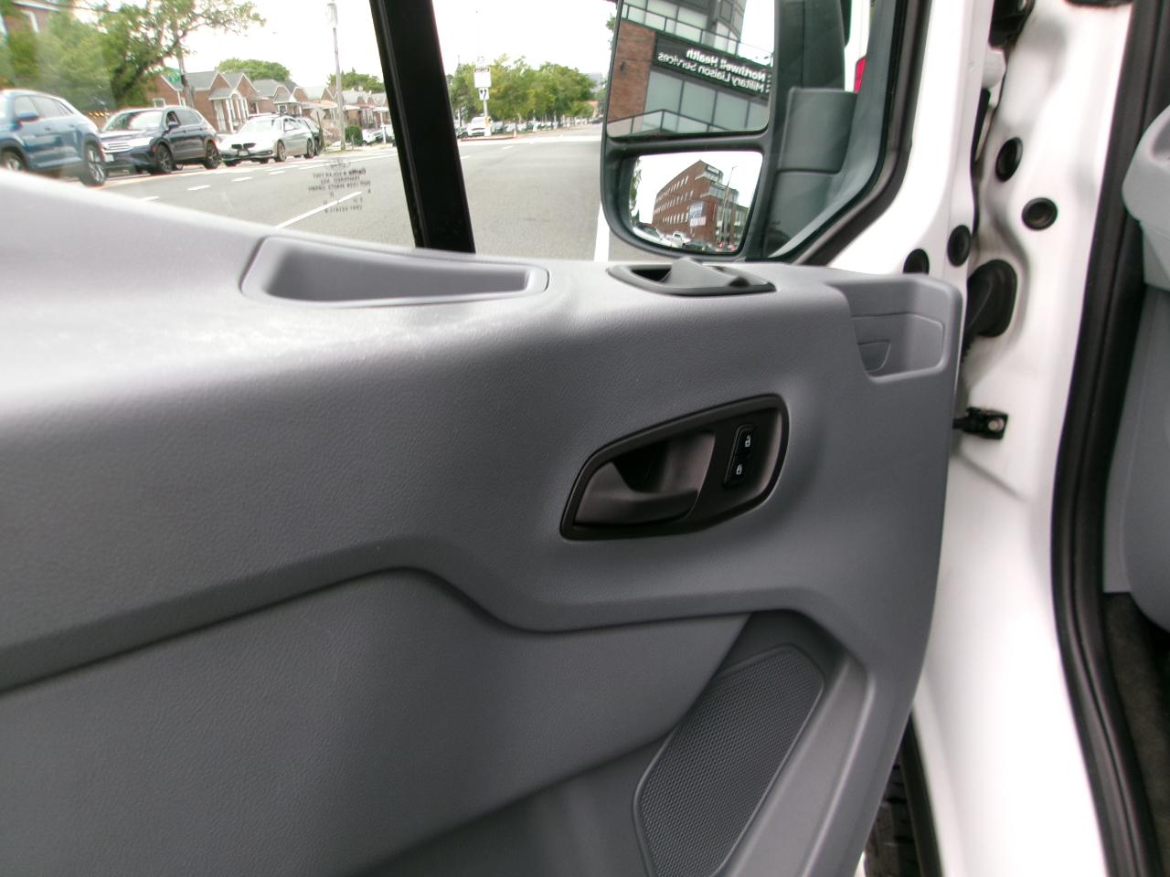 Ford Transit 250 Van Med. Roof w/Sliding Pass. 130-in. WB 2016