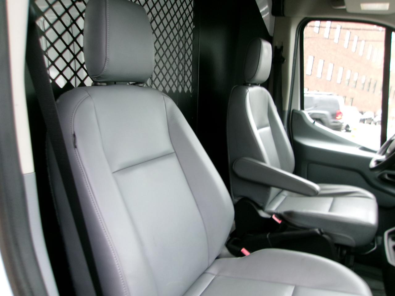 Ford Transit 250 Van Med. Roof w/Sliding Pass. 130-in. WB 2016