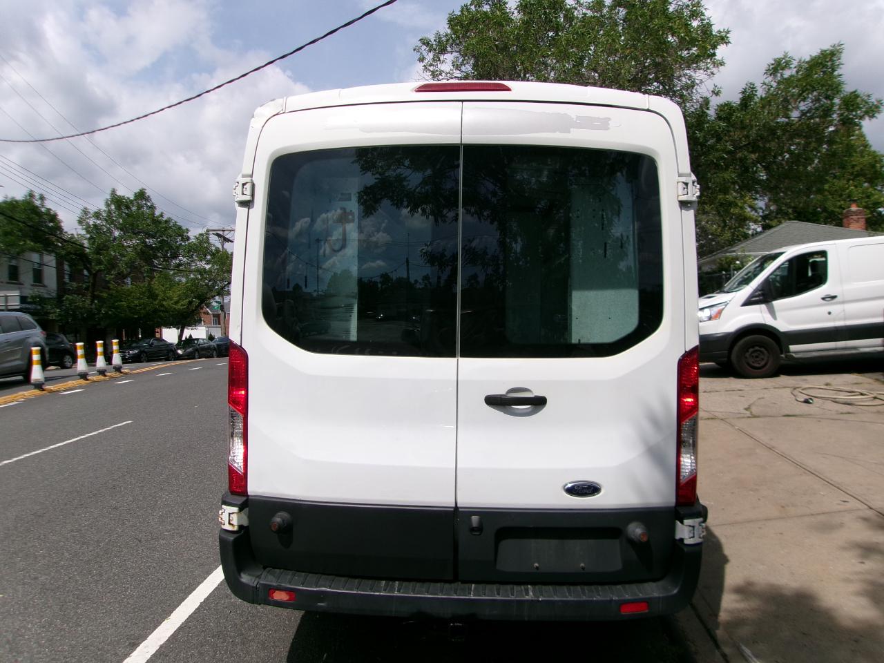 Ford Transit 250 Van Med. Roof w/Sliding Pass. 148-in. WB 2016