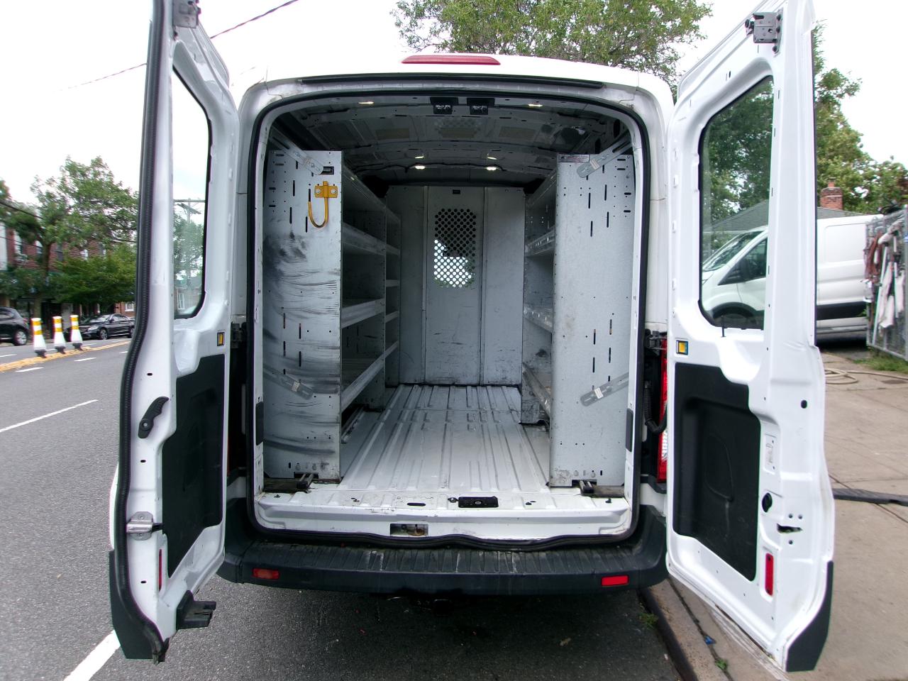 Ford Transit 250 Van Med. Roof w/Sliding Pass. 148-in. WB 2016