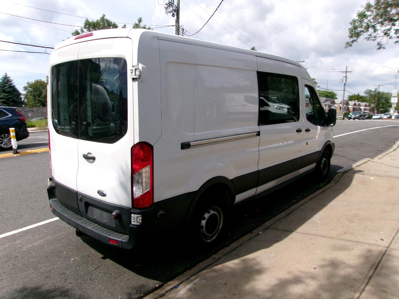 Ford Transit 250 Van Med. Roof w/Sliding Pass. 148-in. WB 2016