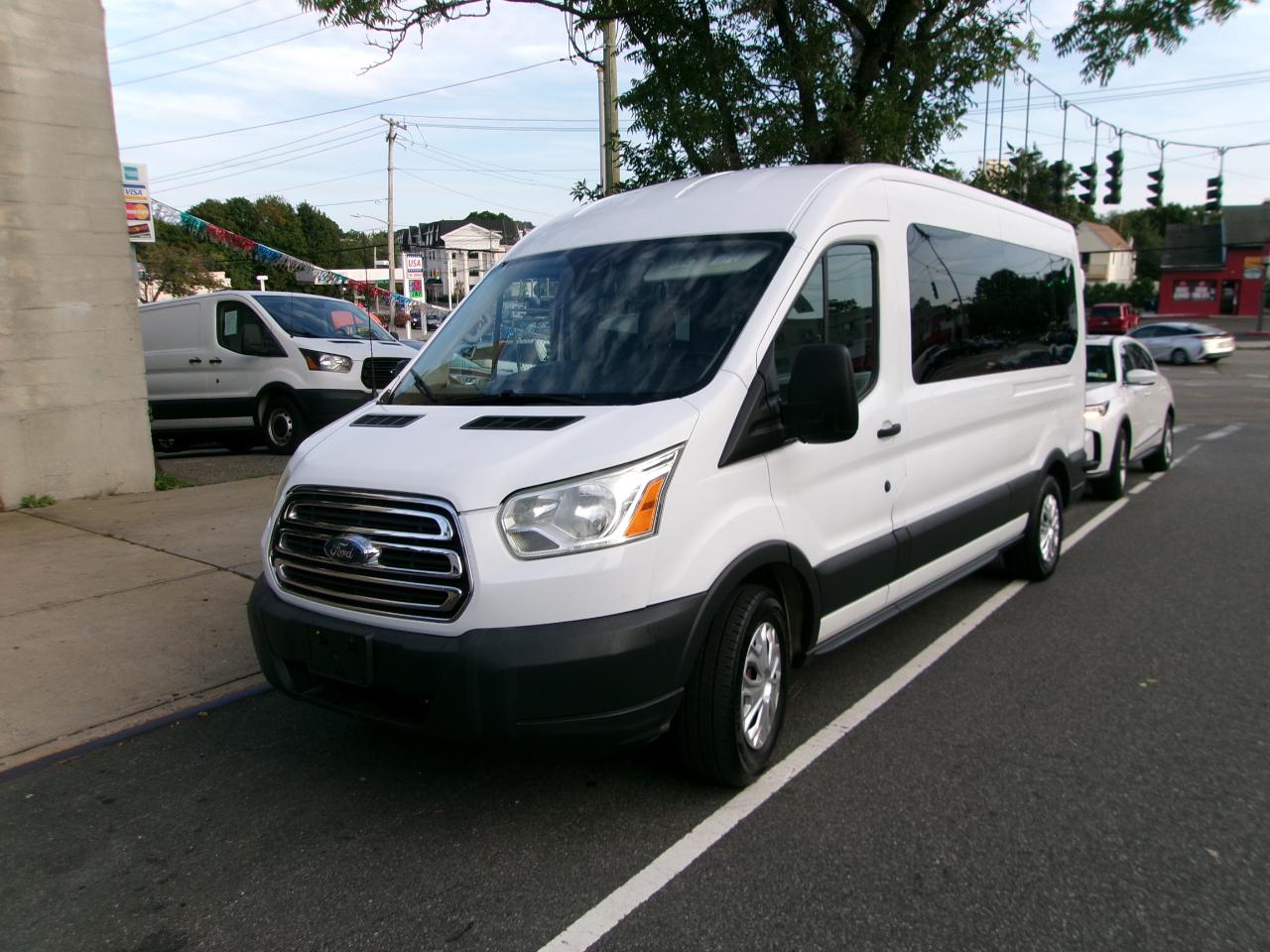 Ford Transit 350 Wagon Med. Roof XL w/Sliding Pass. 148-in. WB 2016
