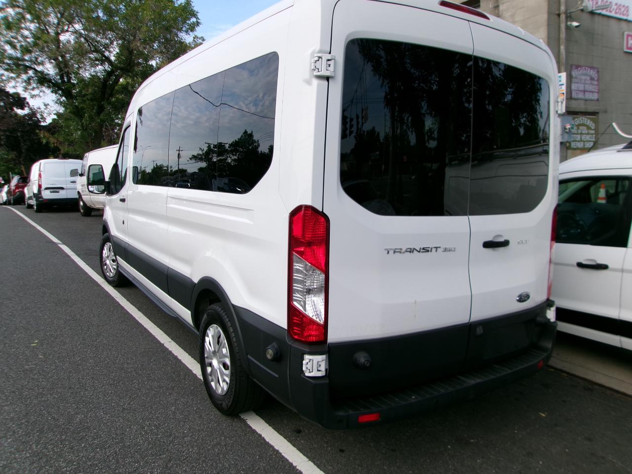 Ford Transit 350 Wagon Med. Roof XL w/Sliding Pass. 148-in. WB 2016