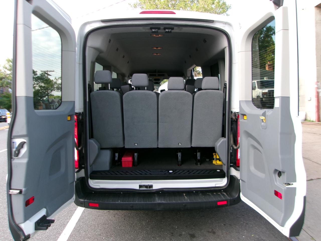 Ford Transit 350 Wagon Med. Roof XL w/Sliding Pass. 148-in. WB 2016