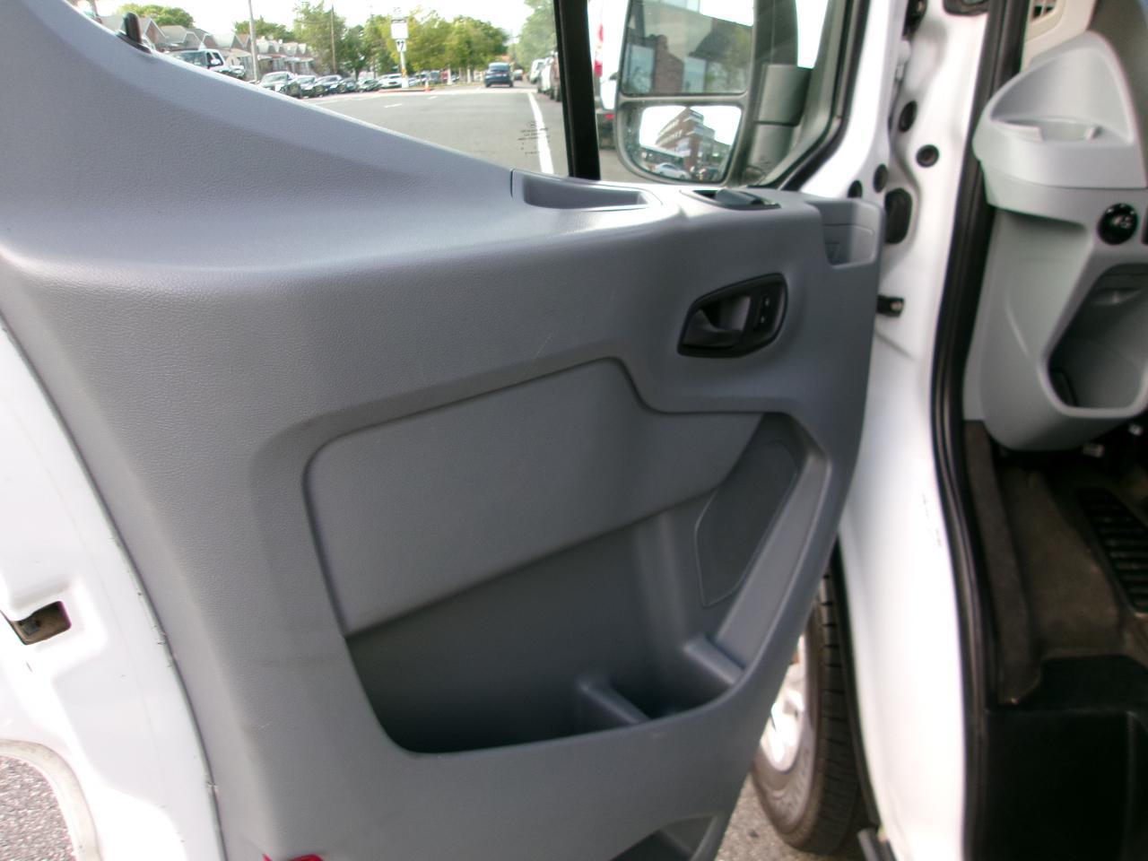 Ford Transit 350 Wagon Med. Roof XL w/Sliding Pass. 148-in. WB 2016
