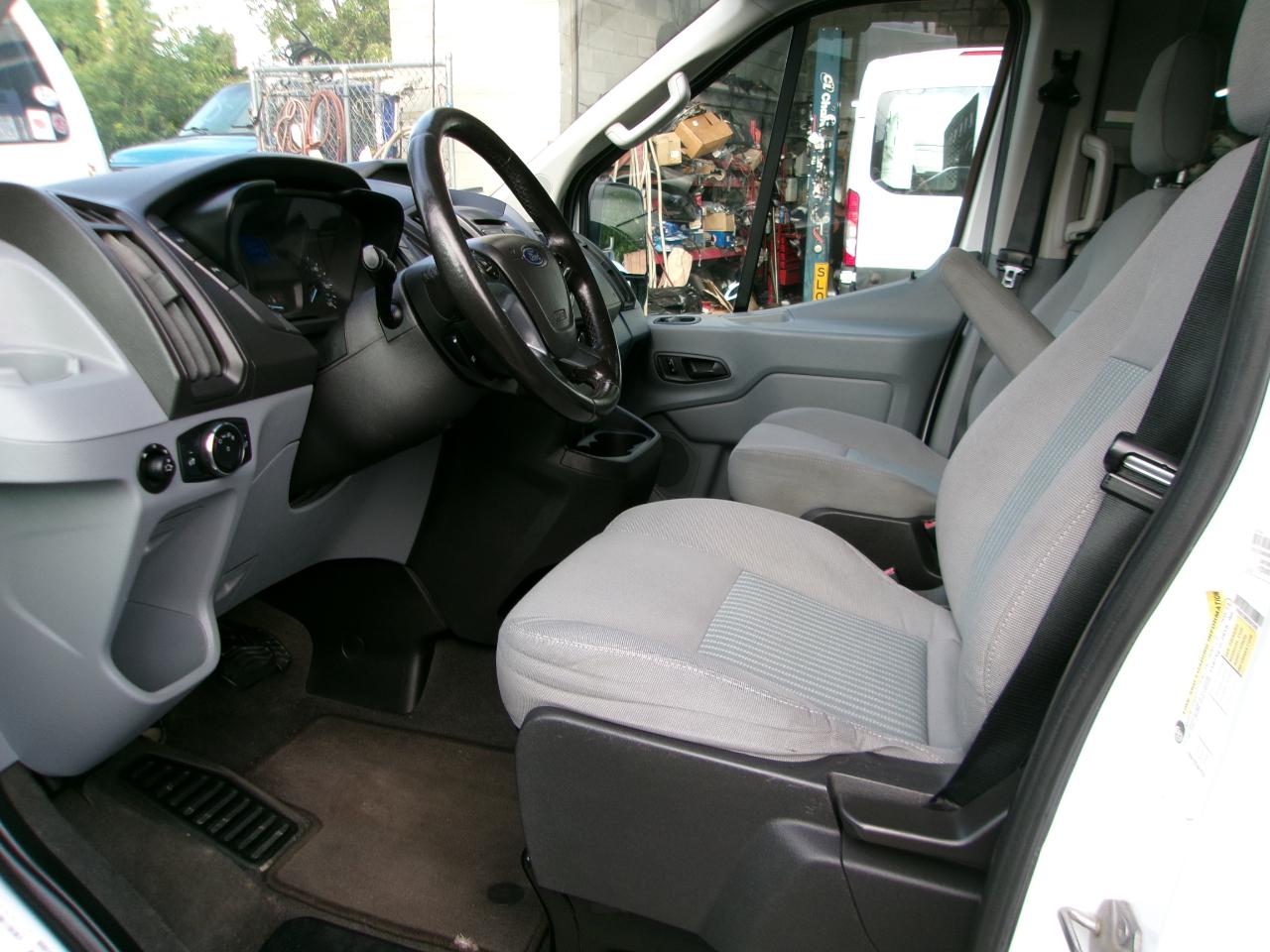 Ford Transit 350 Wagon Med. Roof XL w/Sliding Pass. 148-in. WB 2016