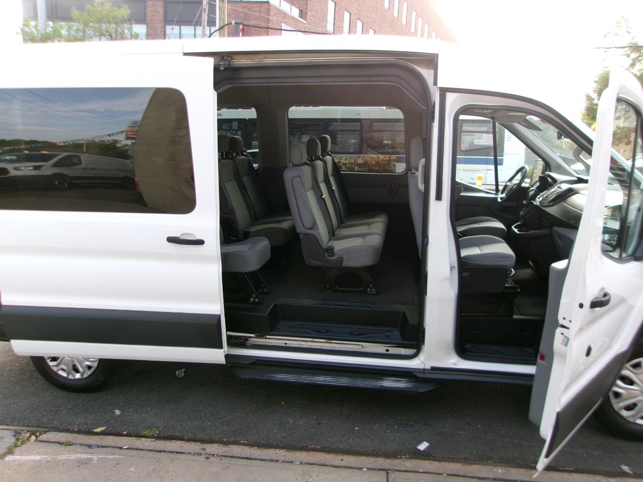 Ford Transit 350 Wagon Med. Roof XL w/Sliding Pass. 148-in. WB 2016