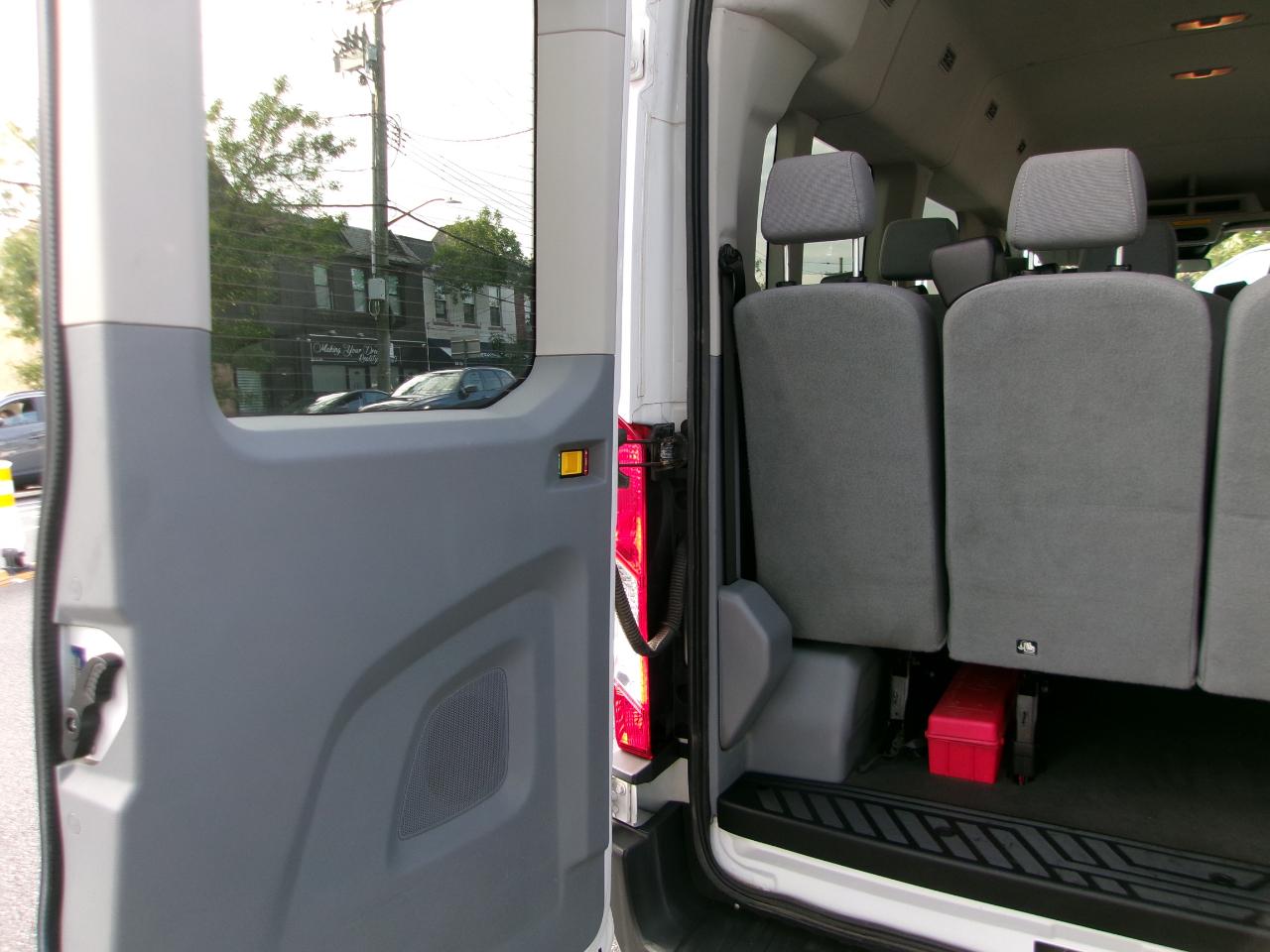 Ford Transit 350 Wagon Med. Roof XL w/Sliding Pass. 148-in. WB 2016