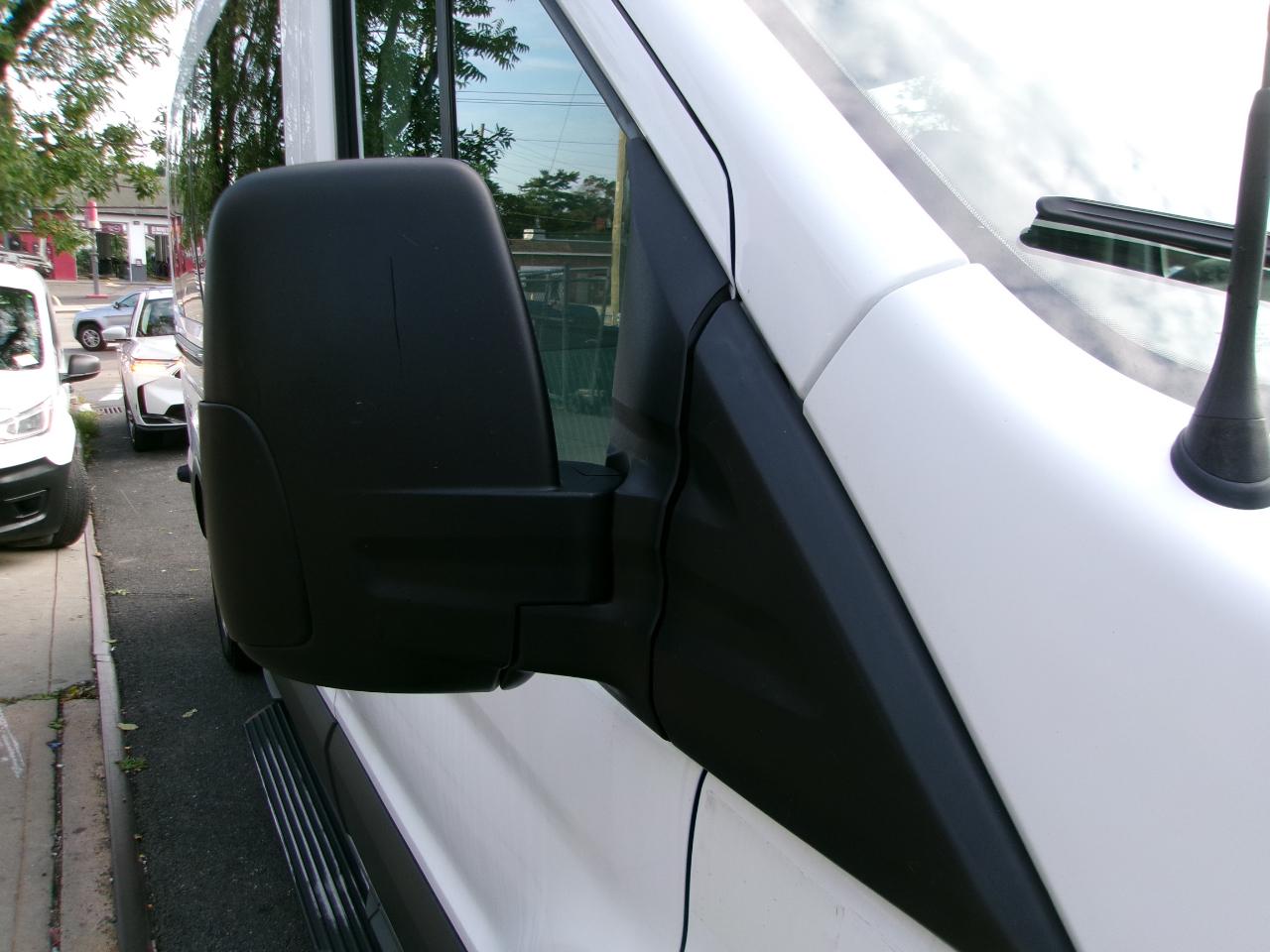 Ford Transit 350 Wagon Med. Roof XL w/Sliding Pass. 148-in. WB 2016