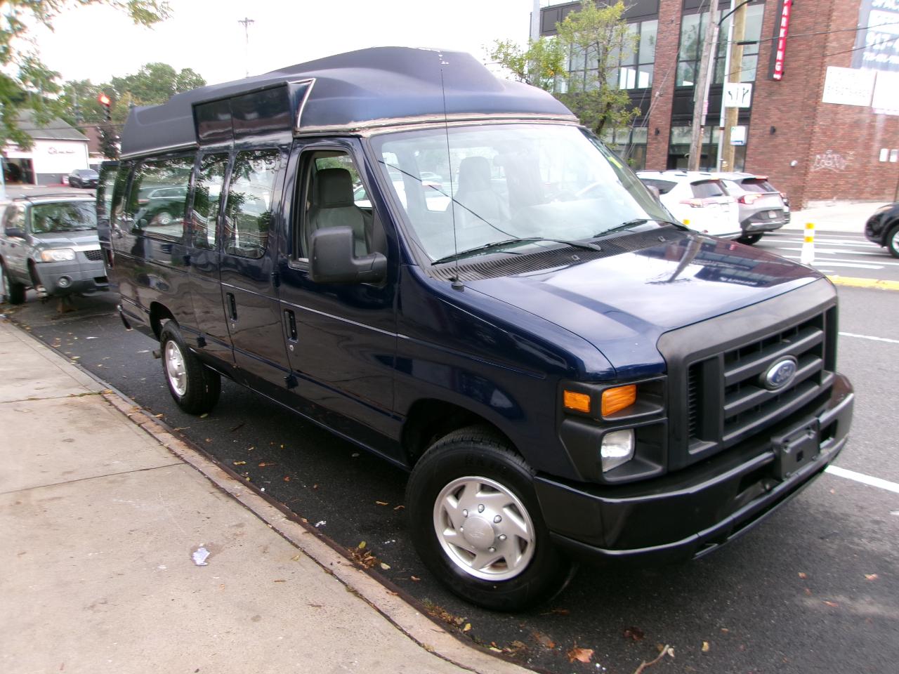 Ford Econoline E-350 Super Duty Extended 2011