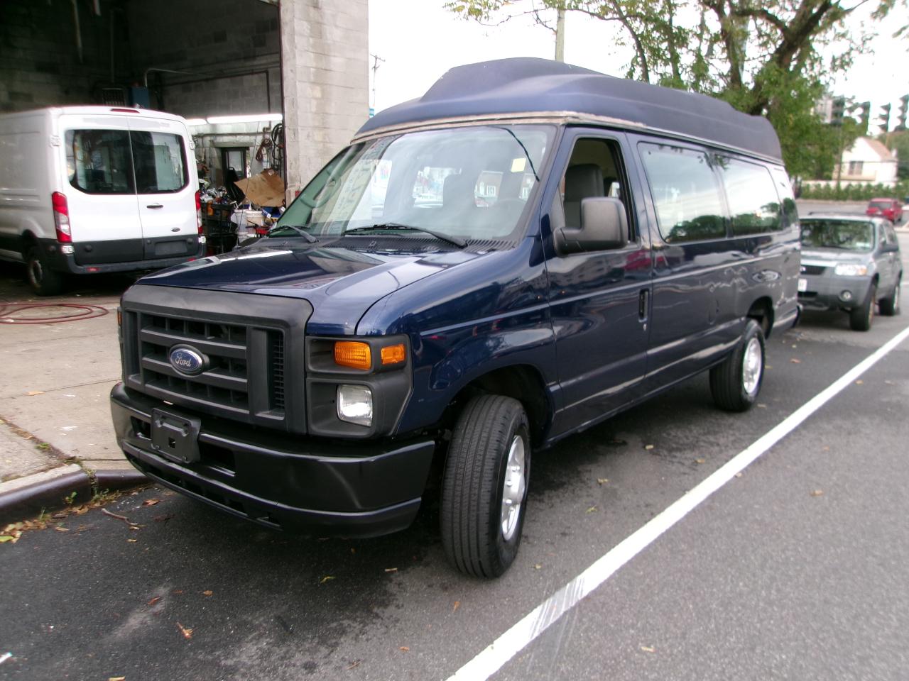 Ford Econoline E-350 Super Duty Extended 2011