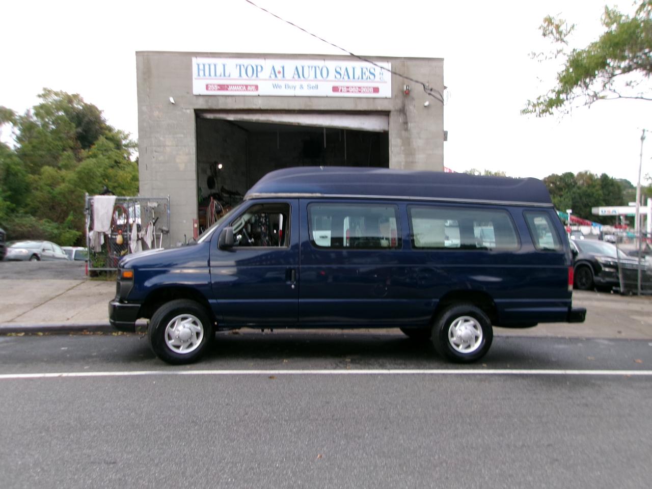 Ford Econoline E-350 Super Duty Extended 2011