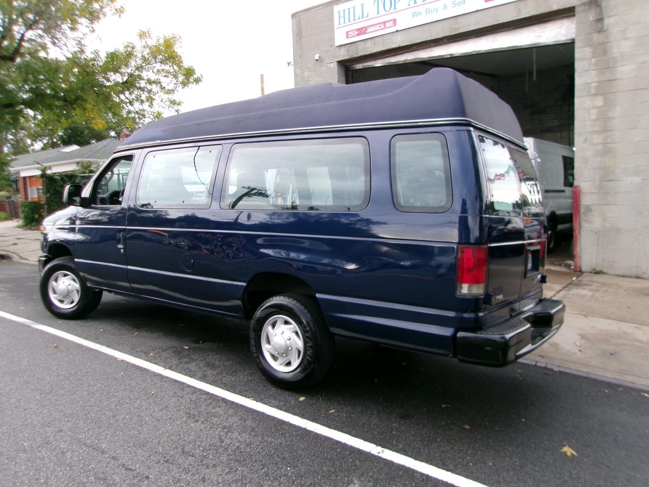 Ford Econoline E-350 Super Duty Extended 2011