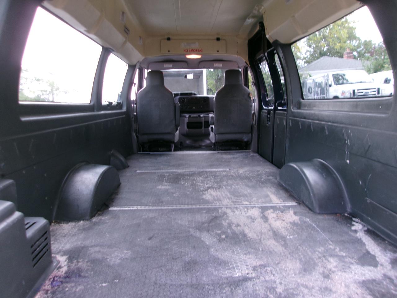 Ford Econoline E-350 Super Duty Extended 2011