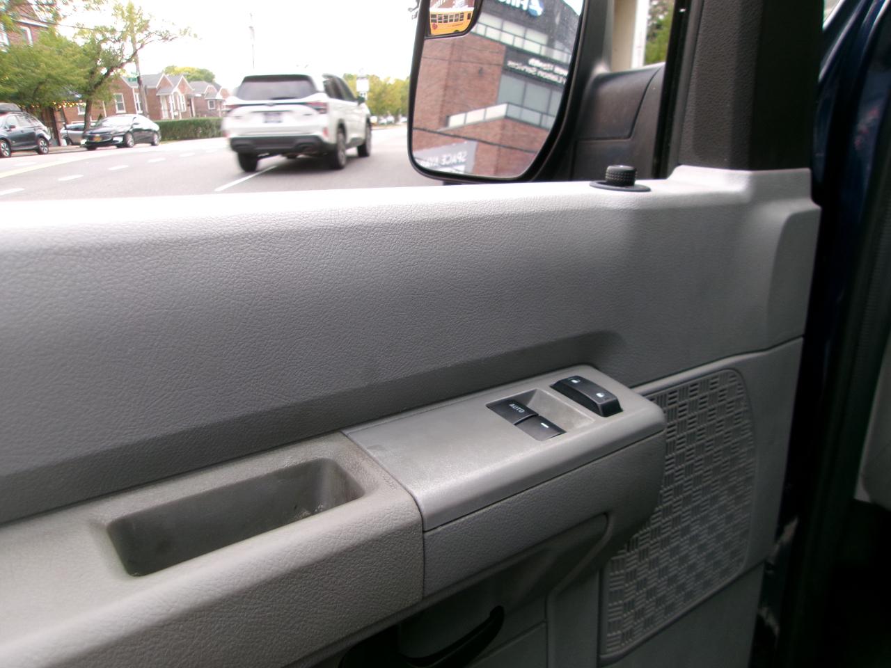 Ford Econoline E-350 Super Duty Extended 2011
