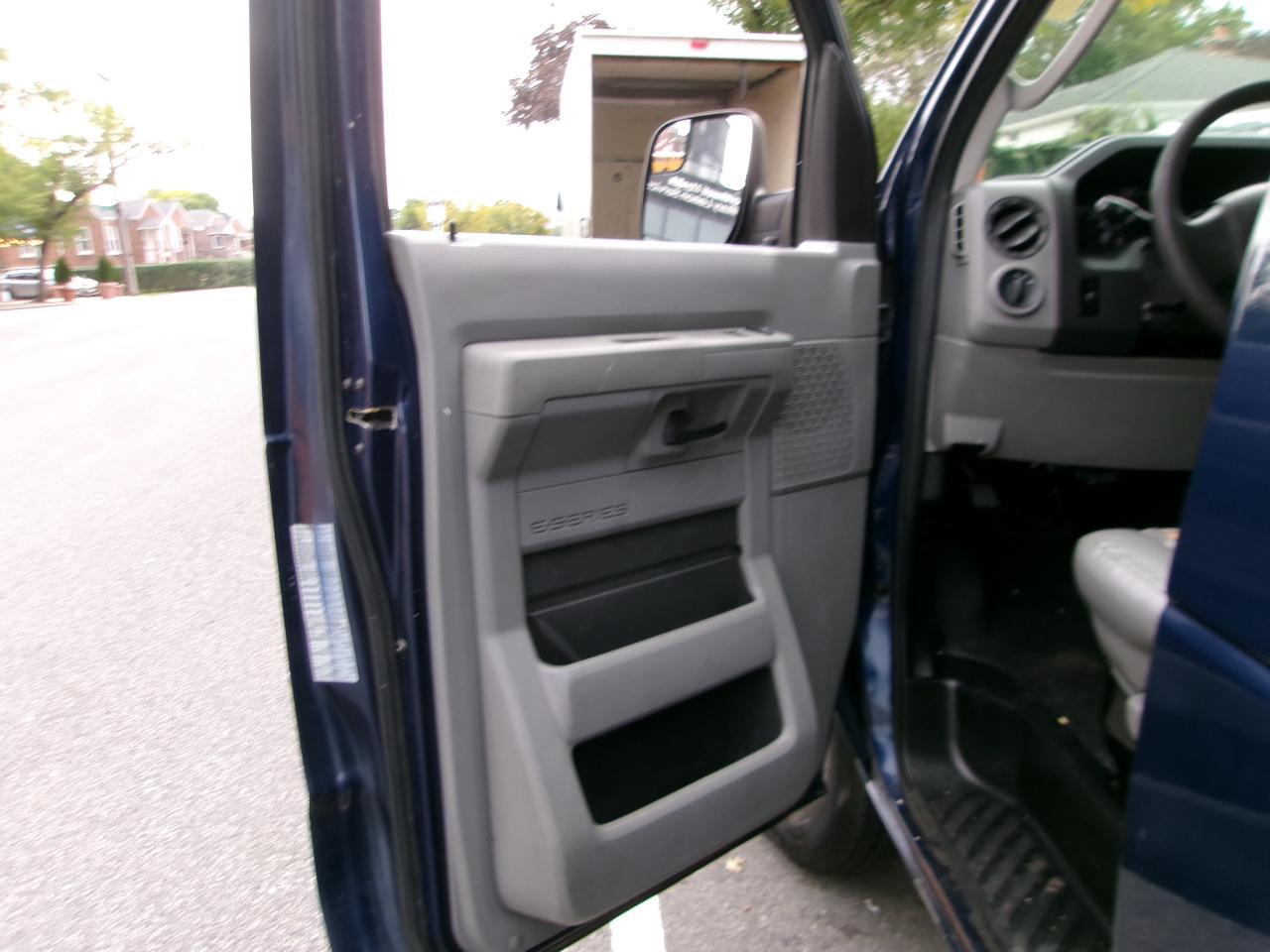 Ford Econoline E-350 Super Duty Extended 2011
