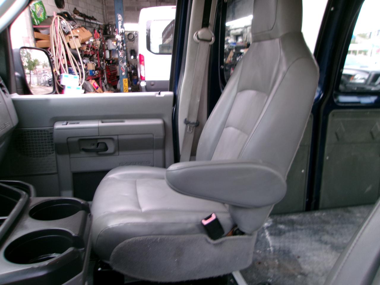 Ford Econoline E-350 Super Duty Extended 2011