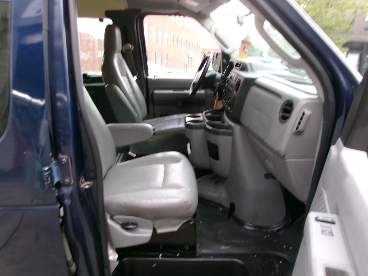 Ford Econoline E-350 Super Duty Extended 2011