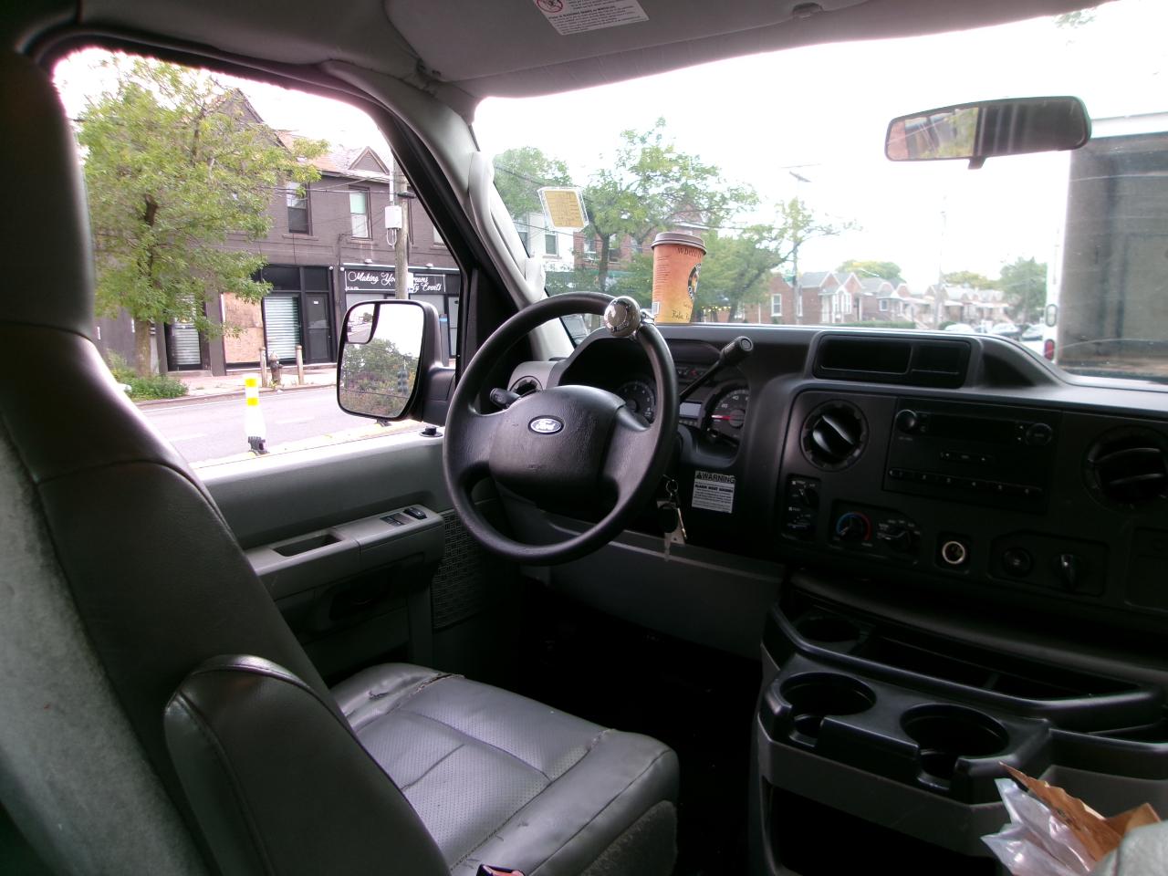 Ford Econoline E-350 Super Duty Extended 2011