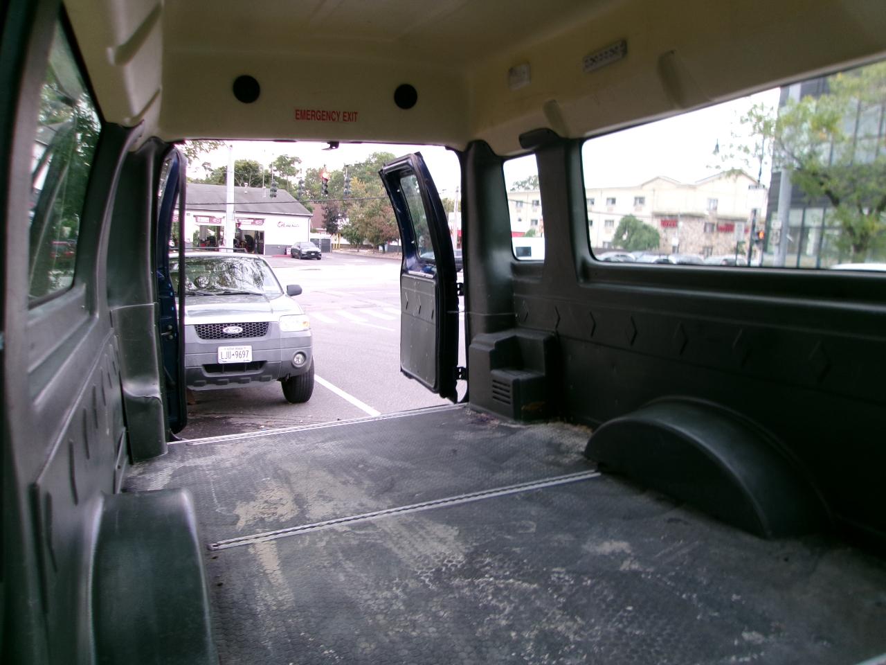 Ford Econoline E-350 Super Duty Extended 2011