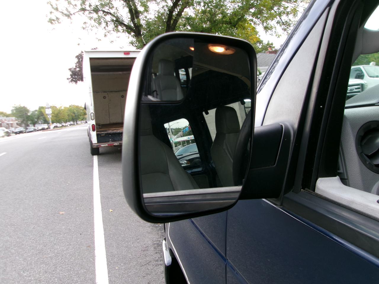 Ford Econoline E-350 Super Duty Extended 2011