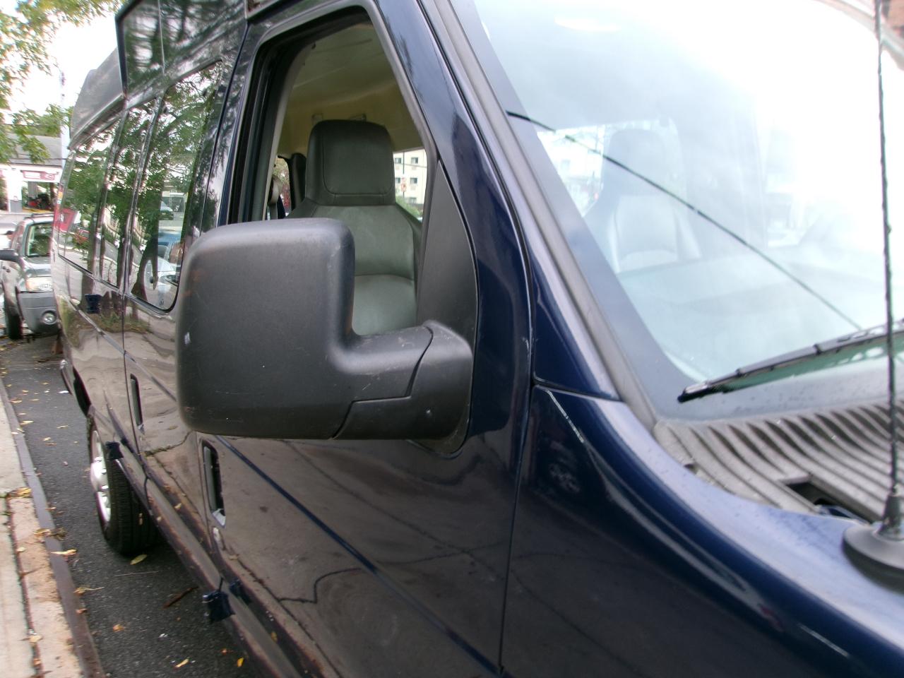 Ford Econoline E-350 Super Duty Extended 2011
