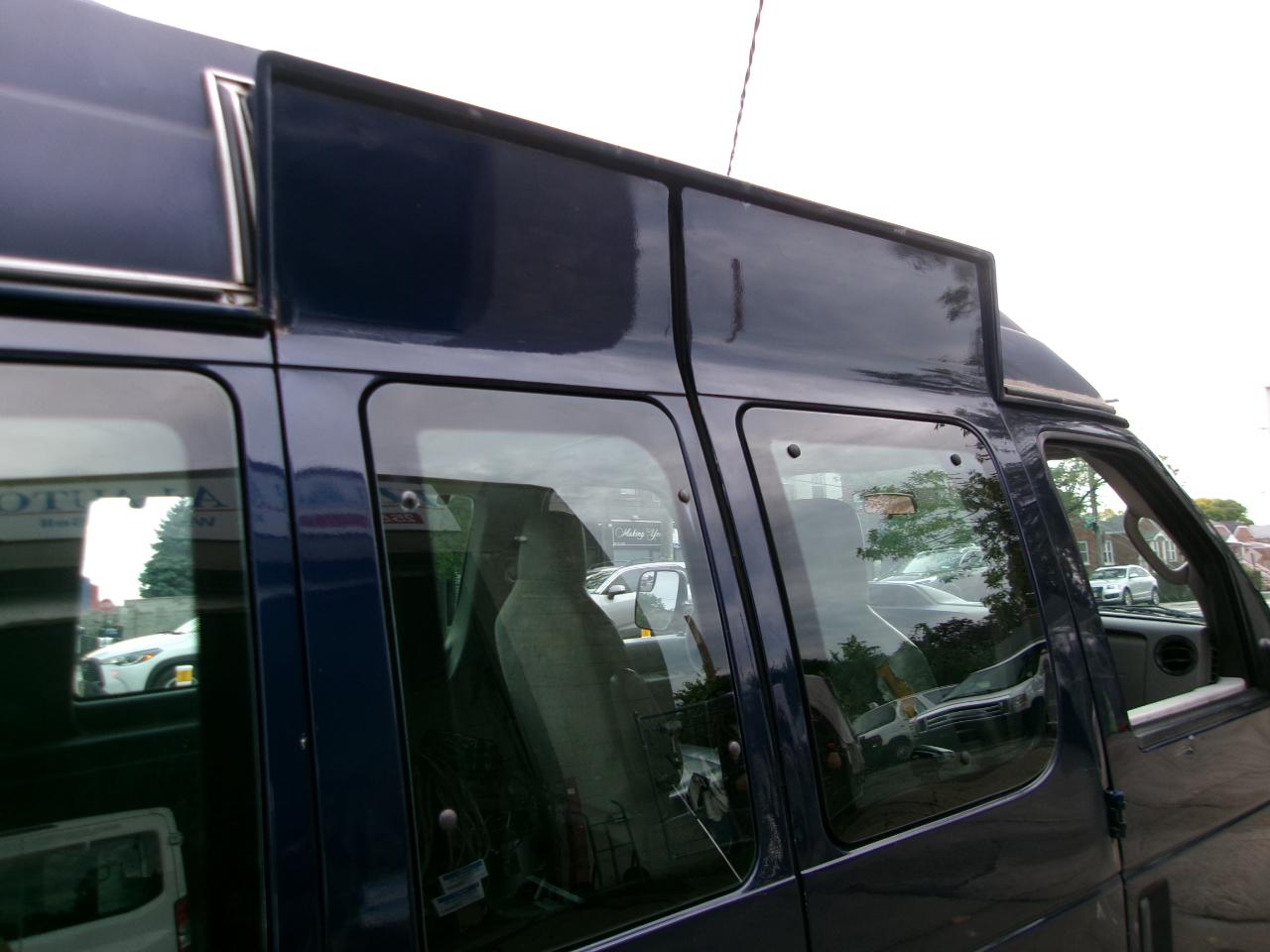 Ford Econoline E-350 Super Duty Extended 2011