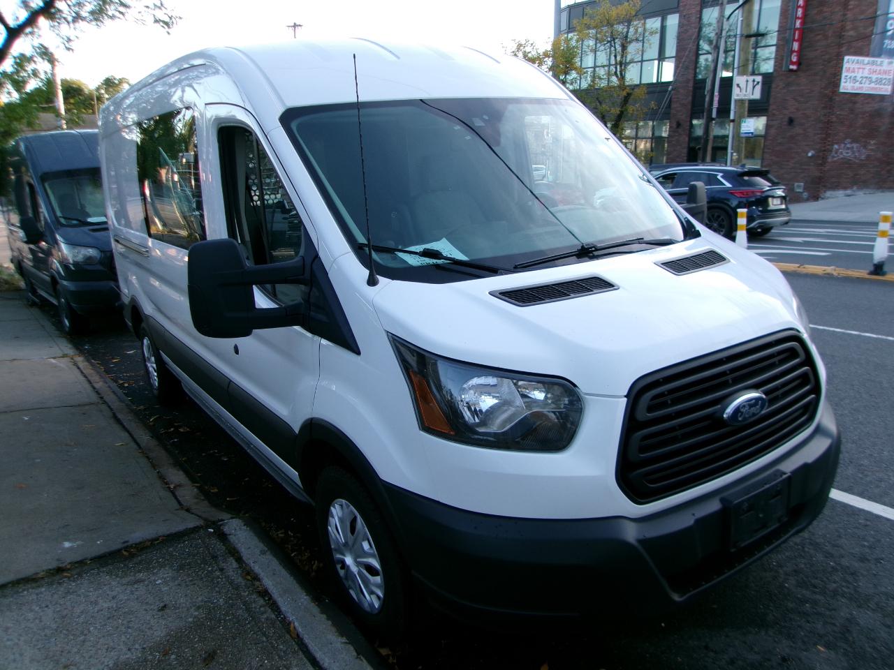 Ford Transit 150 Van Med. Roof w/Sliding Pass. 148-in. WB 2019