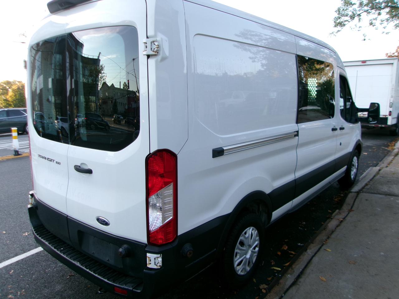 Ford Transit 150 Van Med. Roof w/Sliding Pass. 148-in. WB 2019