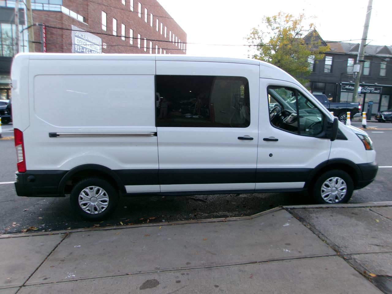 Ford Transit 150 Van Med. Roof w/Sliding Pass. 148-in. WB 2019