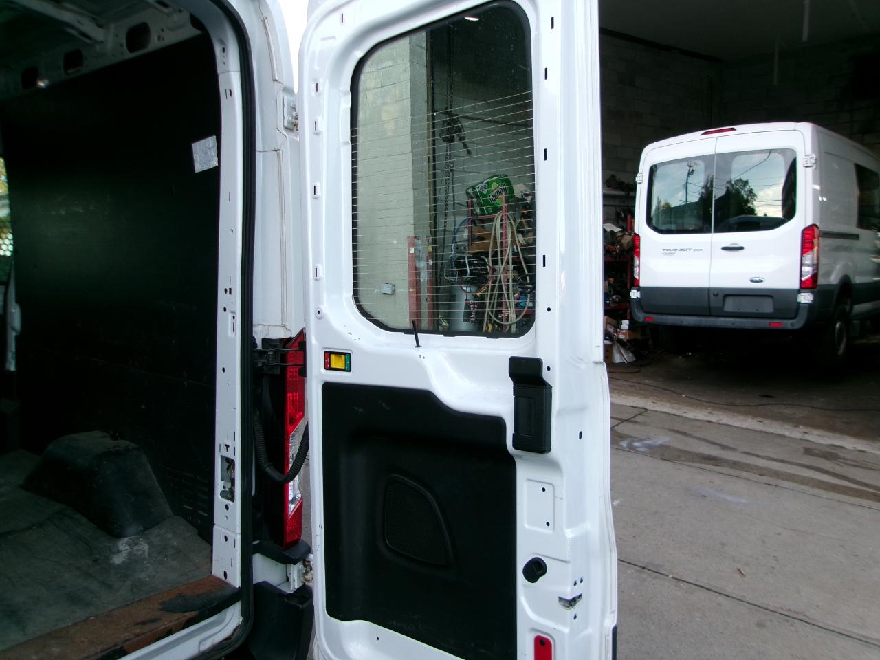 Ford Transit 150 Van Med. Roof w/Sliding Pass. 148-in. WB 2019