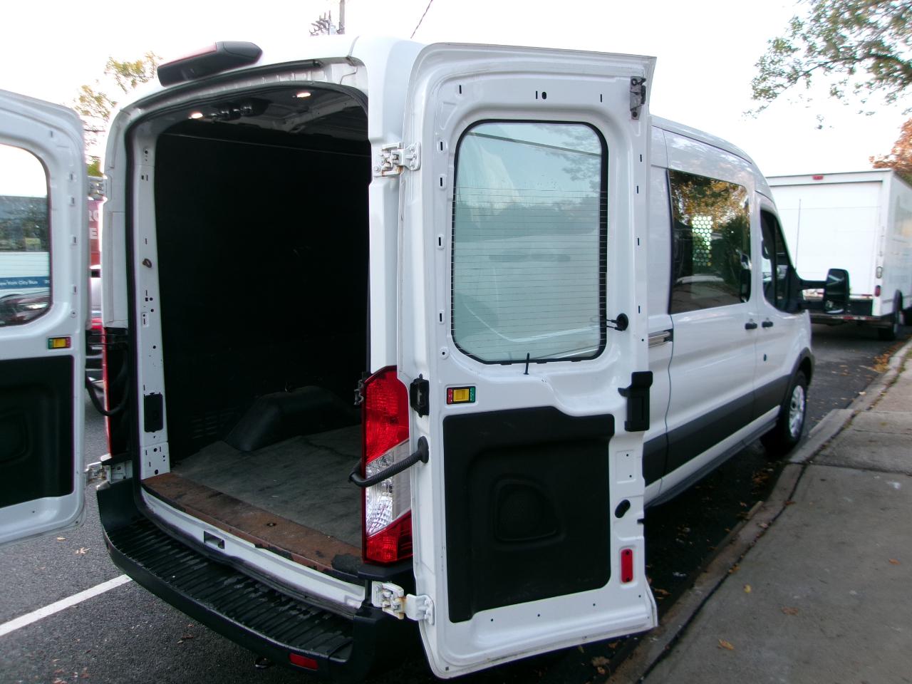 Ford Transit 150 Van Med. Roof w/Sliding Pass. 148-in. WB 2019
