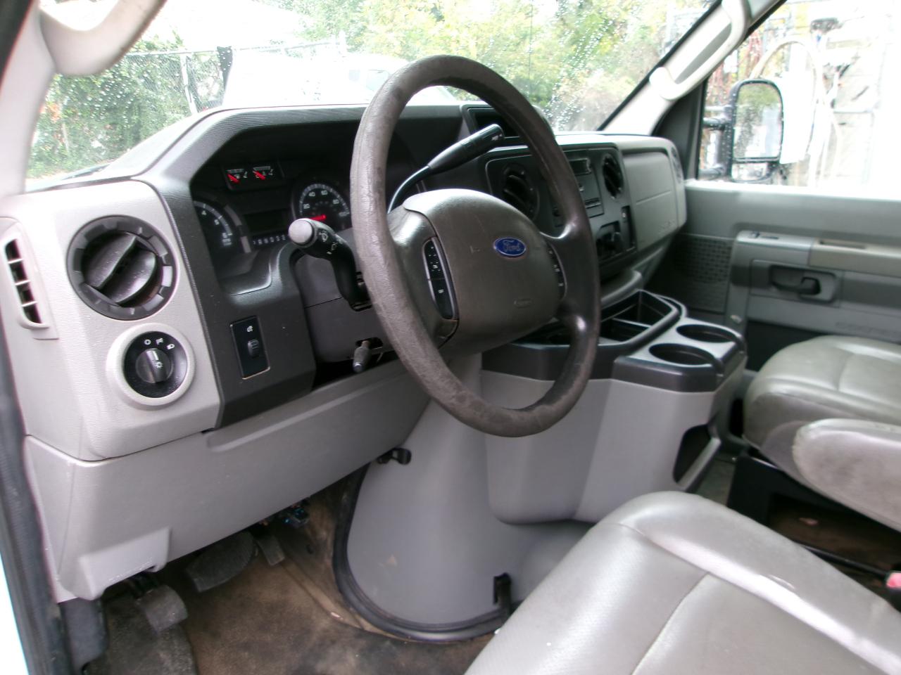 Ford Econoline E-350 Super Duty 2016