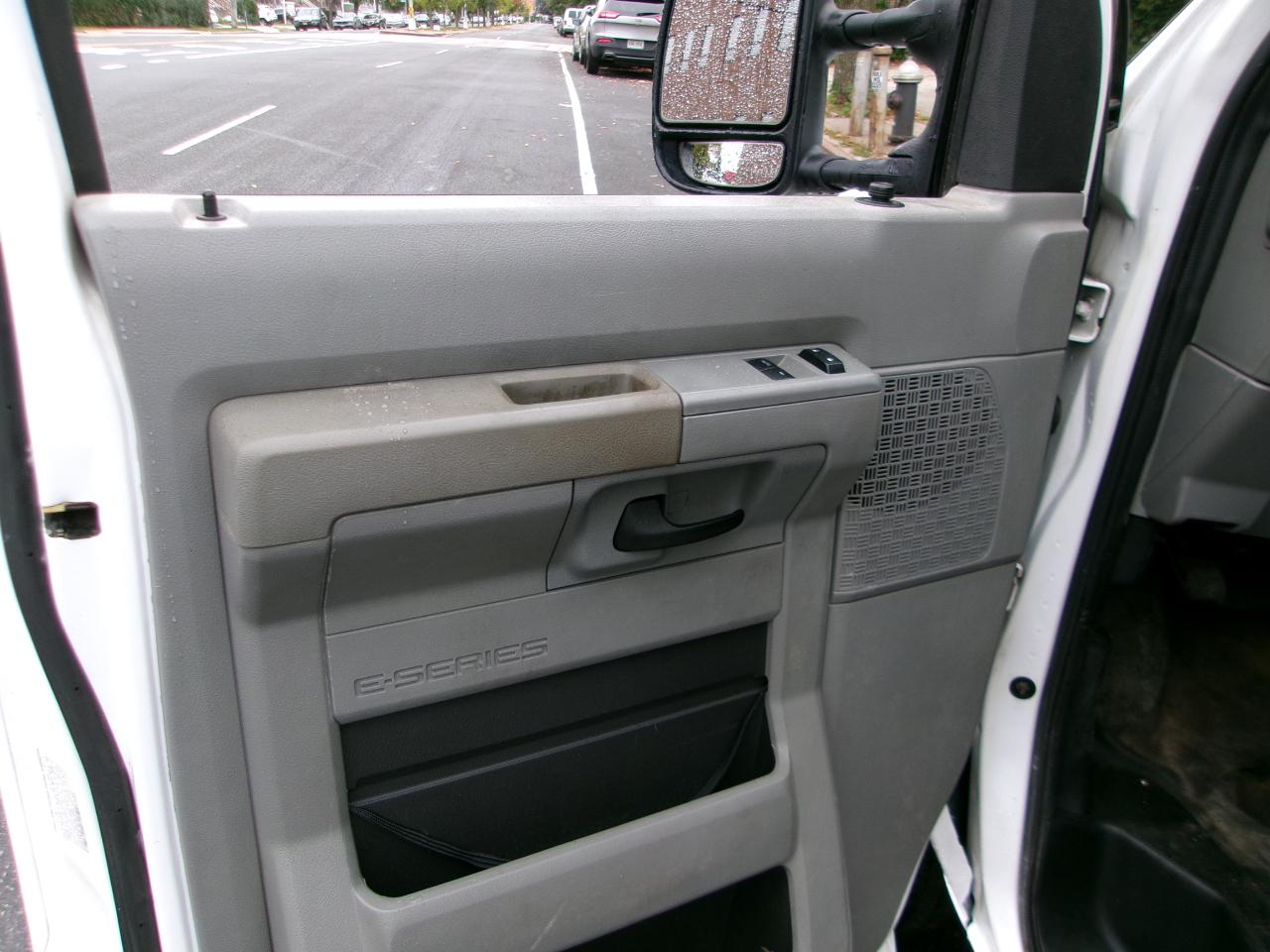Ford Econoline E-350 Super Duty 2016